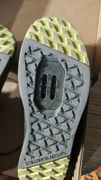 Обувки endura 42(отговарят на 41.5)