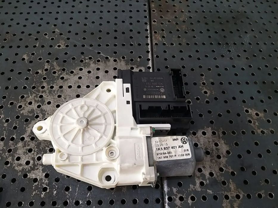 Motoras macara stanga fata vw golf 5 1k 0130822229 1k5837401ah 1k0959701p 1k0959793l