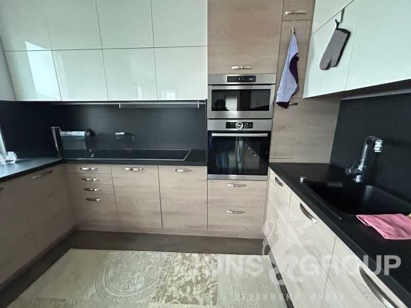 Дава се под наем Тристаен апартамент в Варна, Изгрев - 86 кв.м за 663 € - Снимка #2