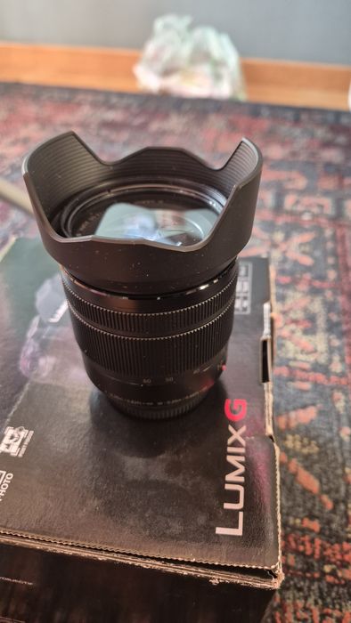 Vând  obiectiv Panasonic 12-60