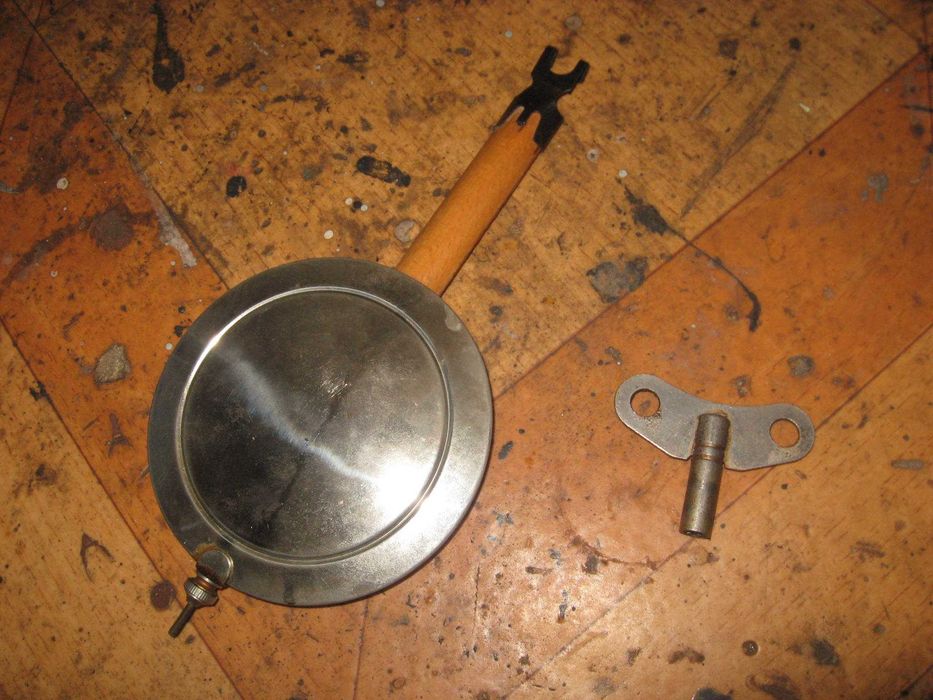 махало  и ключ за  стенен  часовник