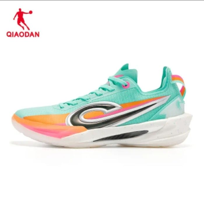 Adidasi de baschet , marimi 40,5  , 41  , 42  ,42,5  ,  44  ,  44,5