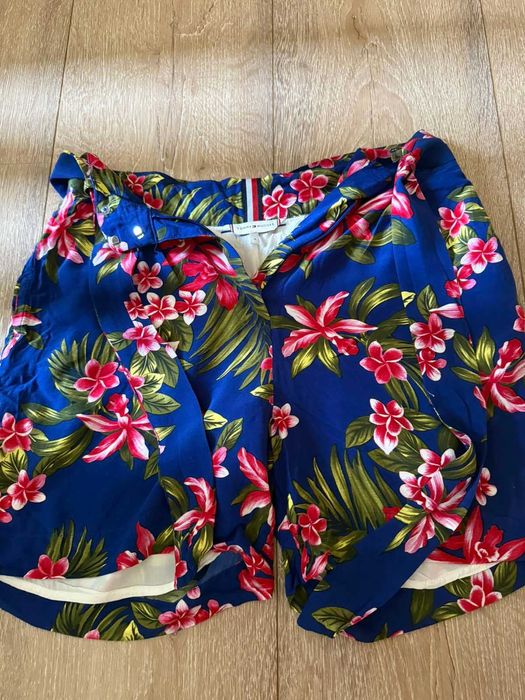 Дамски къси панталони Томи Хилфигер