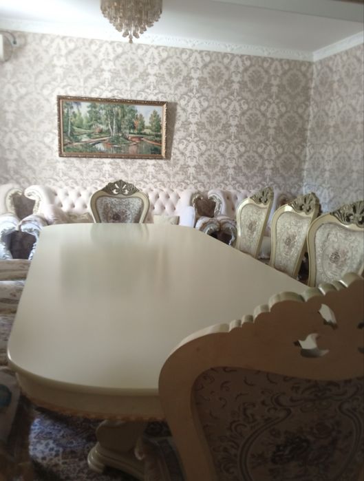 Продаю стол и стулья