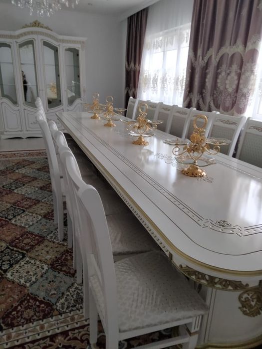 Стол для гостиной