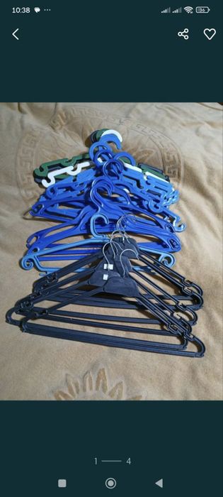 Пластиковые вешалки  60 шт