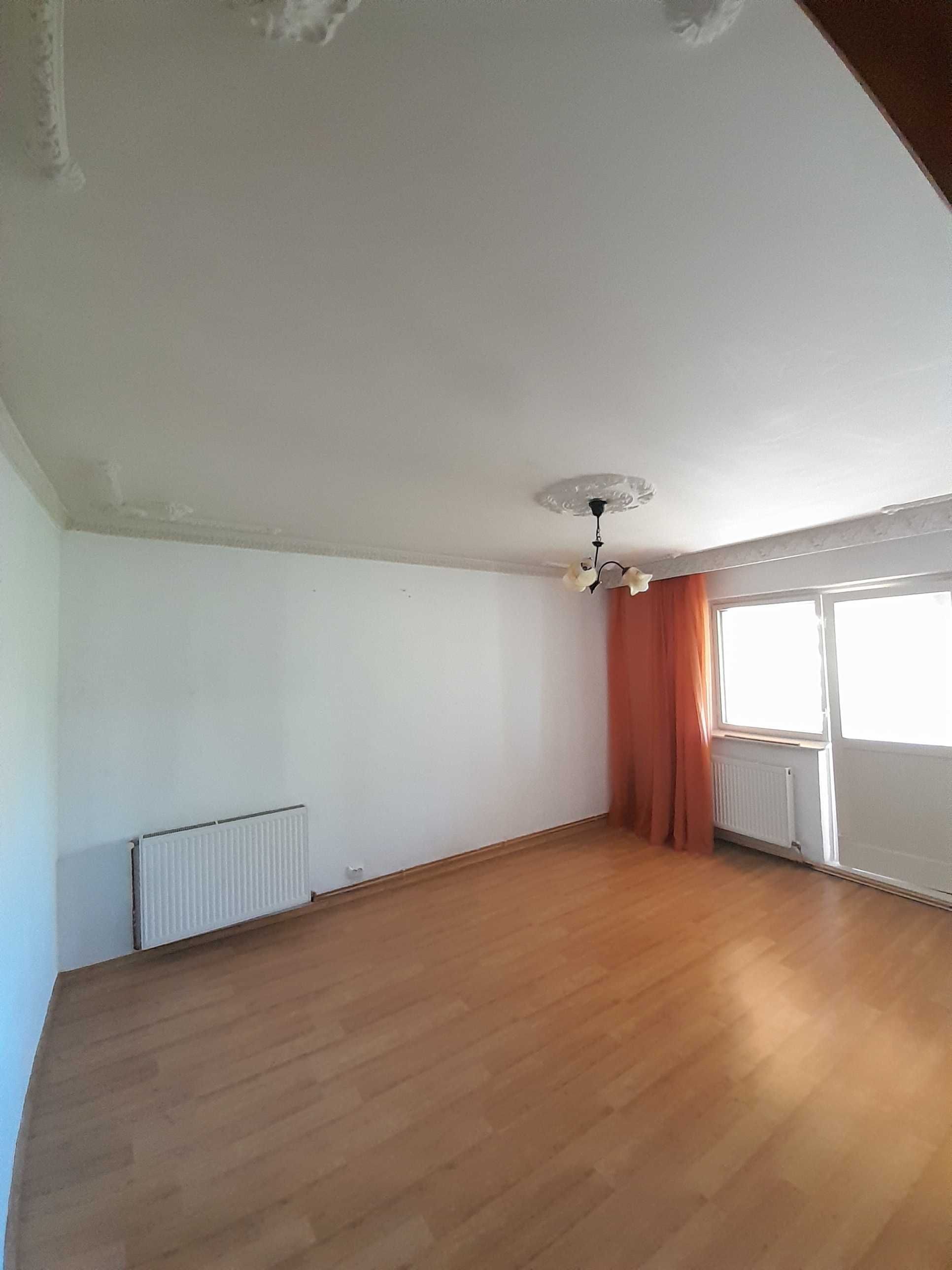 Particular vand apartament cu 3 camere in Racadau