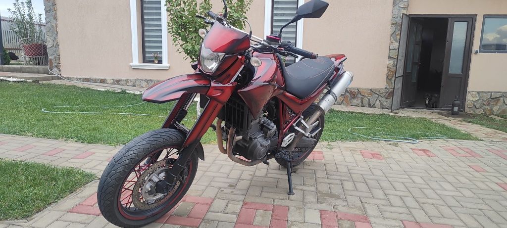 motocicleta Yamaha xt660