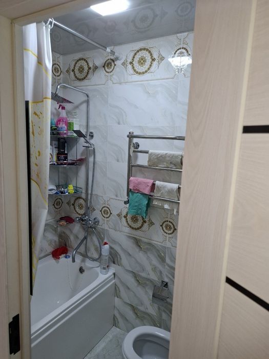 Товоксойда кв сотилади.