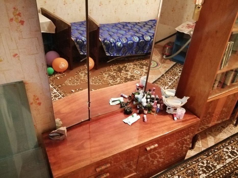 Трюмо советское с зеркалами, шкафы, сервант