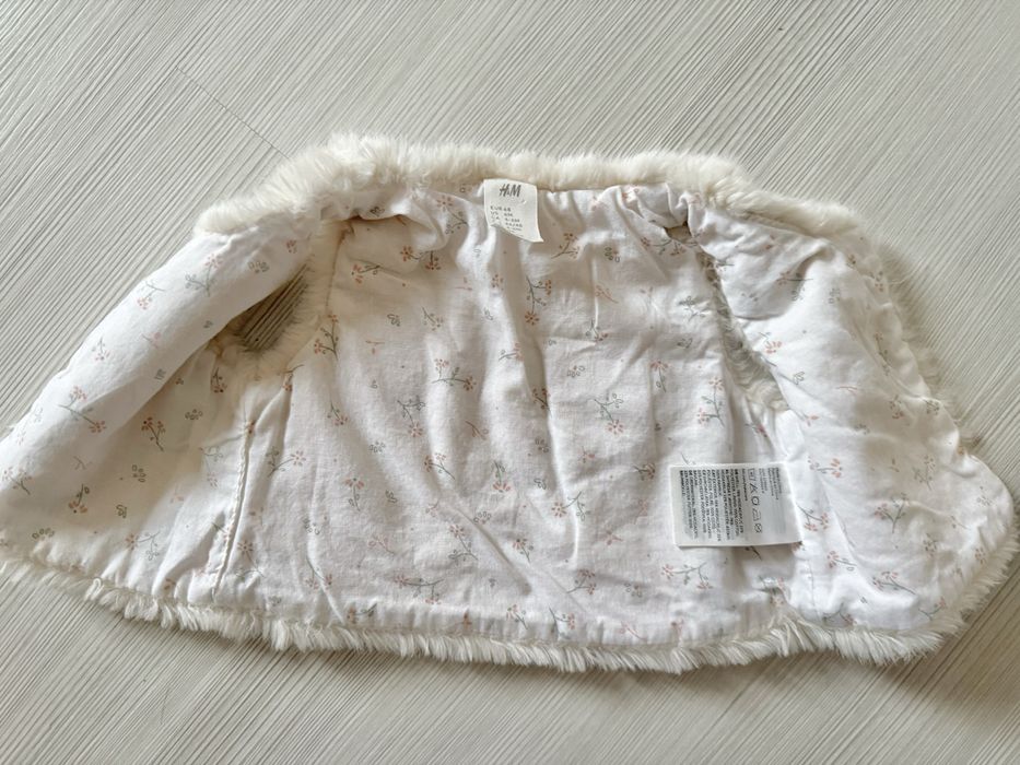 Бебешко бяло пухкаво елече H&M 3-6 месеца