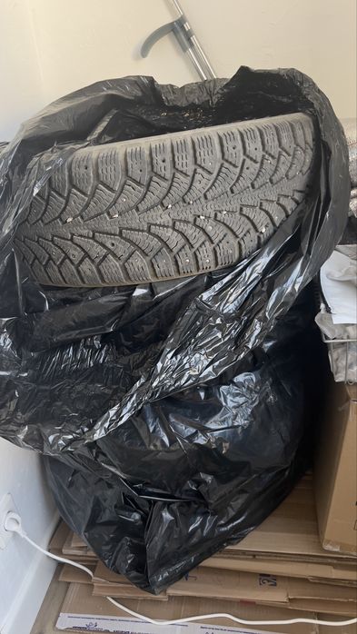 Продам б/у шины зимние, шипованные