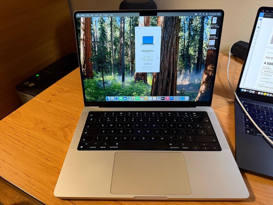 Vand MacBook Pro 14 inch (2021) cu procesorul Apple M1 Pro, 1T SSD