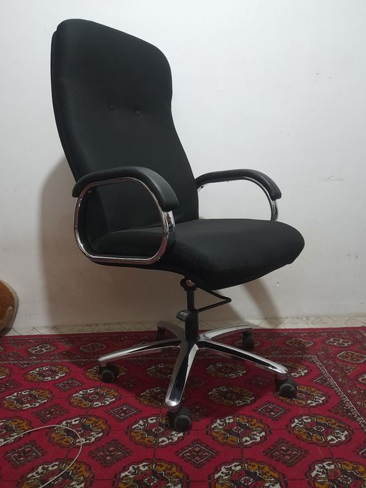 Продаются офисное кресло в рабочем состоянии.