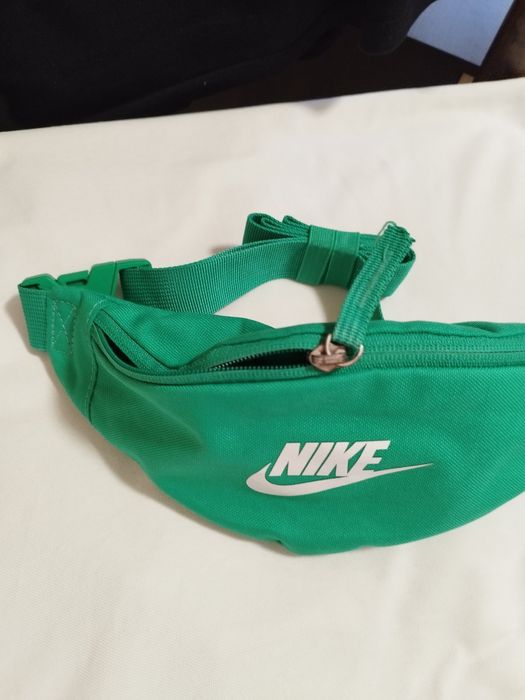 Оригинална чантичка на Найк