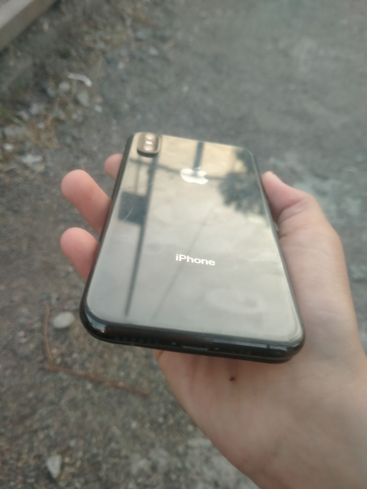 Айфон xs в хорошем состоянии надо поменять экран