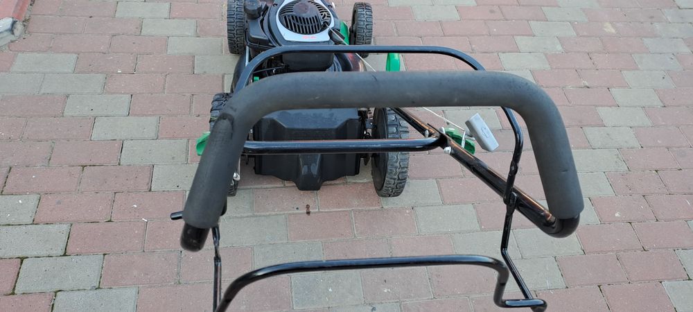 Masina gazon stare buna. Servizată