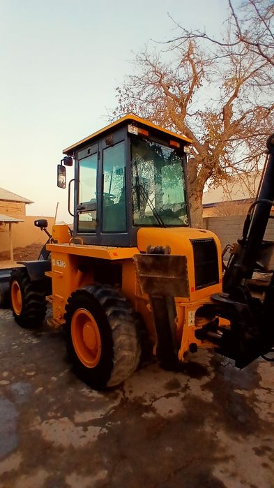 Exkavator pogruzchik