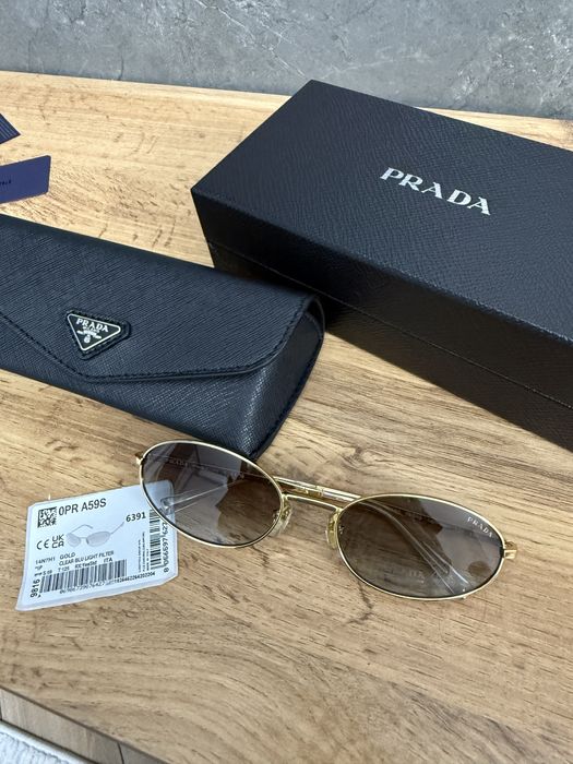 Солнцезащитные очки Prada 2025