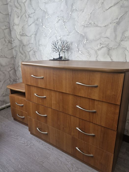 Продам спальный гарнитур