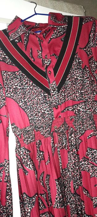 Продаётся модная платье малиновогого цвета тигровая зимняя осеняя