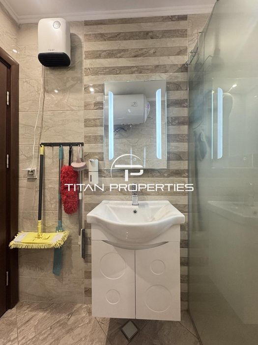 Продава се Тристаен апартамент в Пловдив, Христо Смирненски - 90 кв.м за 1945 €/кв.м - Снимка #9