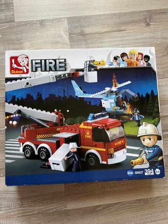 Vand Lego 384 piese masina de pompieri