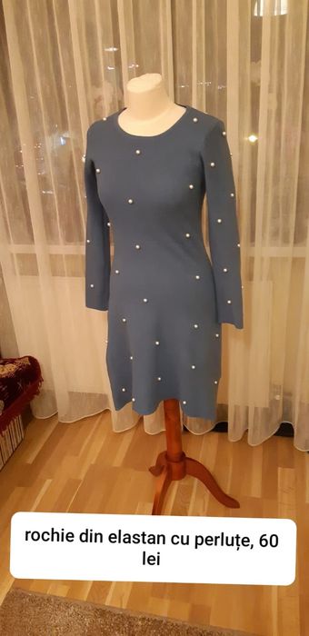 Vand rochii de ocazie sau casual
