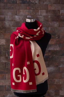 Шал по модел на Gucci