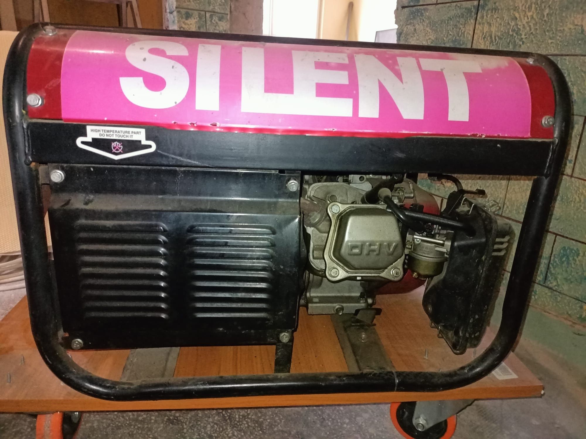 Generator 3KW  220/380 si 12v DC Silentios