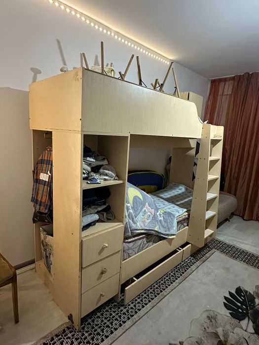 Продам кровать двухъярусную,подростковую