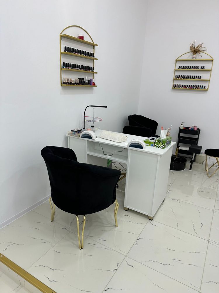 Vand salon infrumusetare Complex comercial