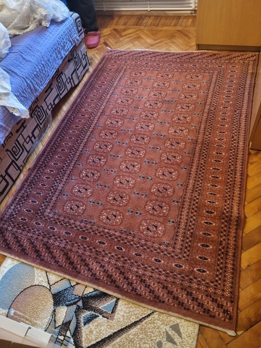 Covor cărămiziu visiniu