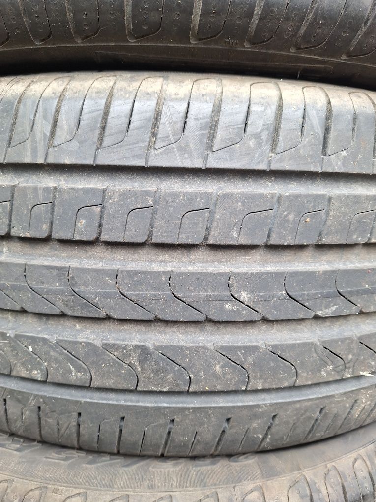 Anvelope Pireli 255/45/20 de vară 4 buc aproape noi