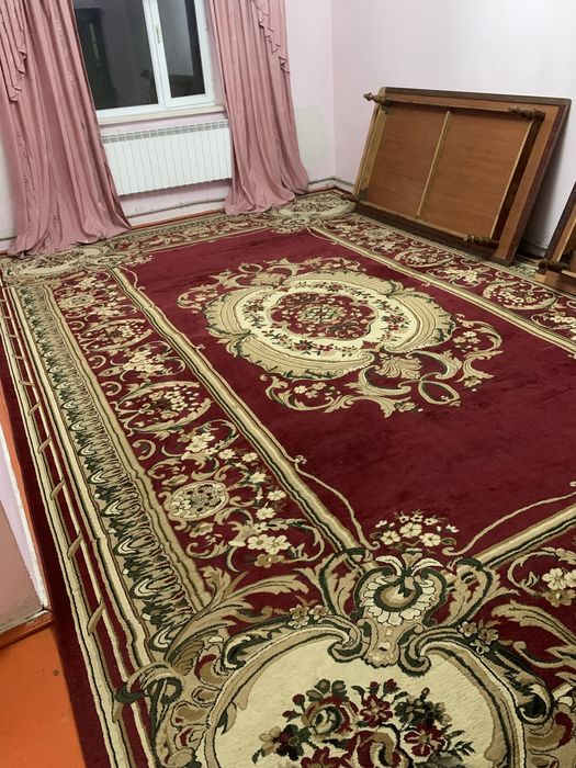 Үлкен залға кілем