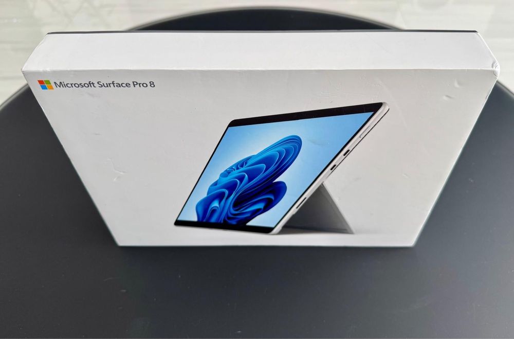 Microsoft Surface Pro 8 11th Gen 13” Intel Core I7 16GB 256 SSD Noua