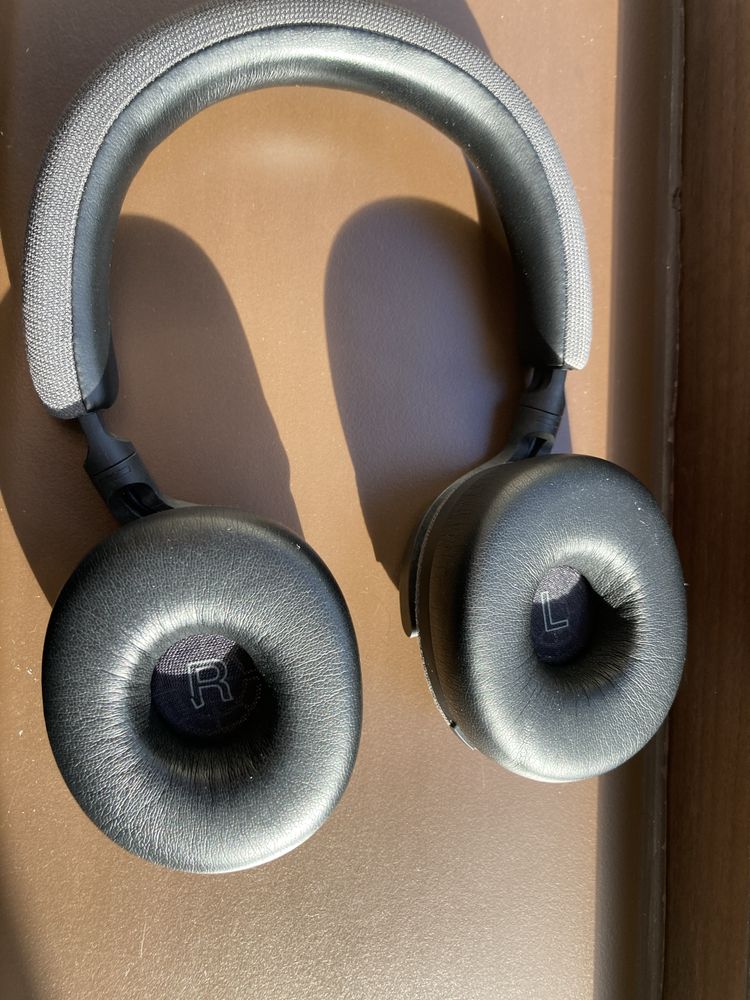 Bowers & Wilkins Px5 casca stanga nu functioenaza