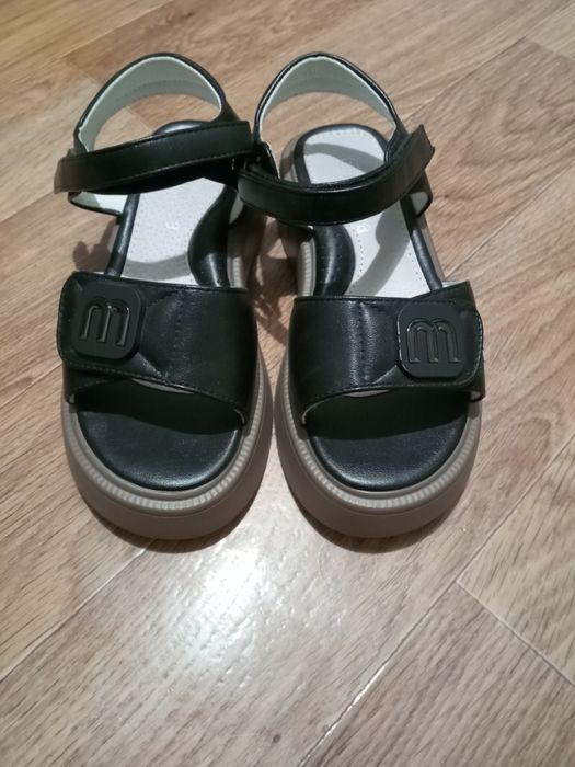 Продам Сандали на девочку