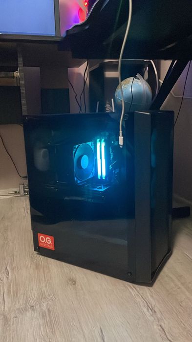 Геймърски компютър Поддържан е много добре и е без никакви забележки