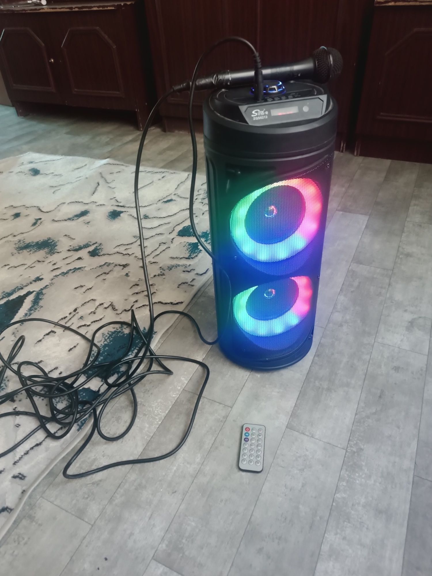 Продам большую караоке колонку zqs6212