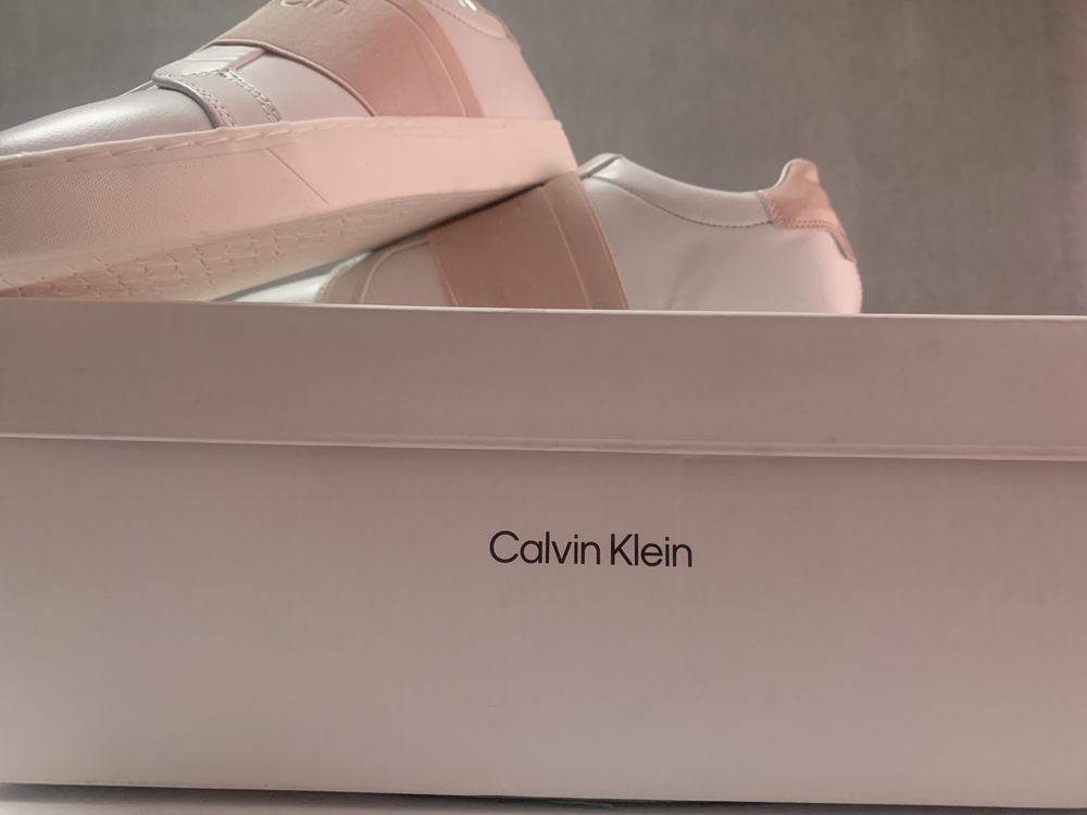 Calvin Klein сникърси