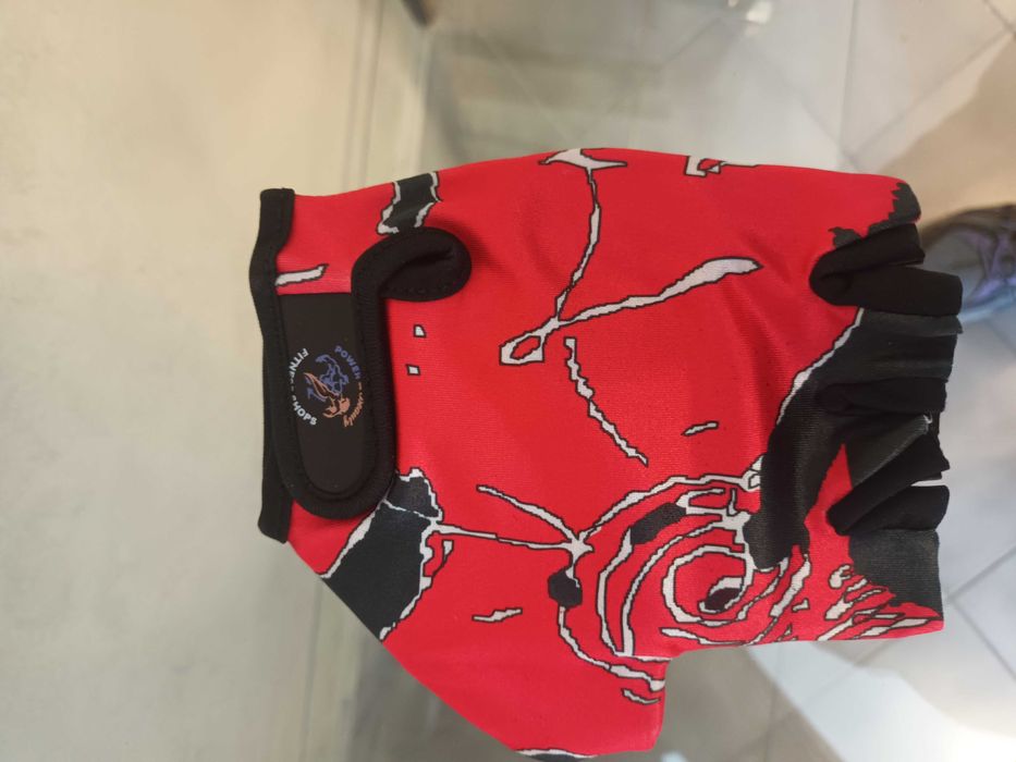 Продавам спортни  ръкавици  за  фитнес  и колелата и за моторите