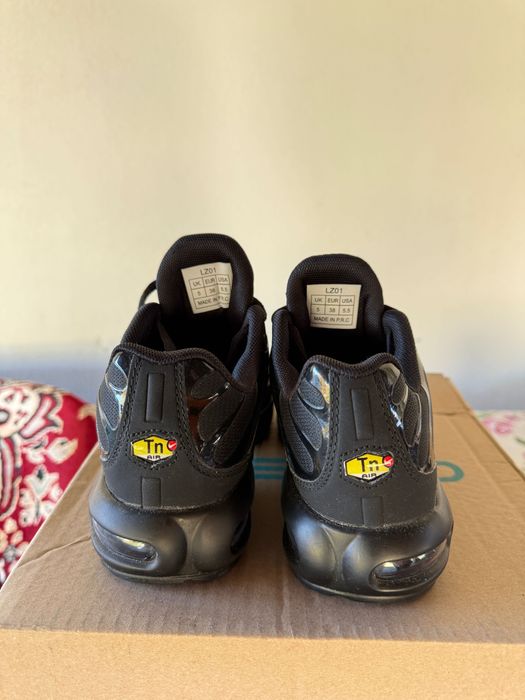 Vând Adidas sport Nike Air Tn