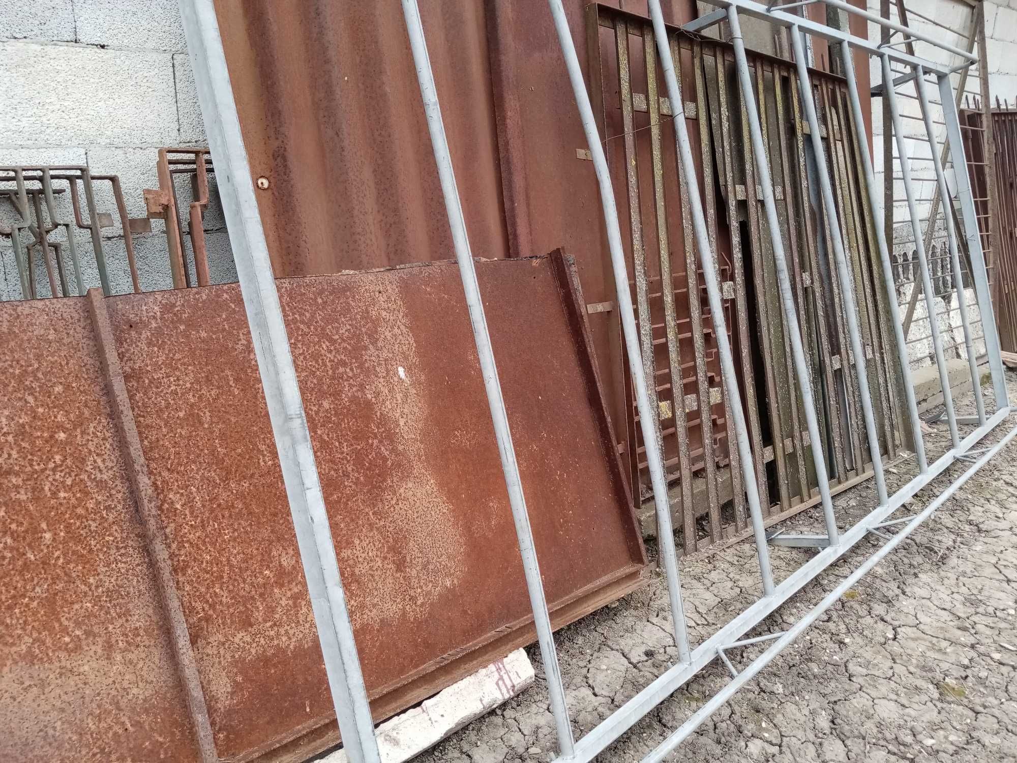 продавам  багажник за форд транзит