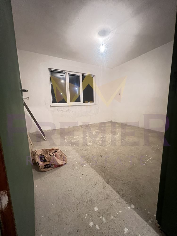Продава се Къща в с. Партизани, Област Варна - 240 кв.м за 250 €/кв.м - Снимка #10