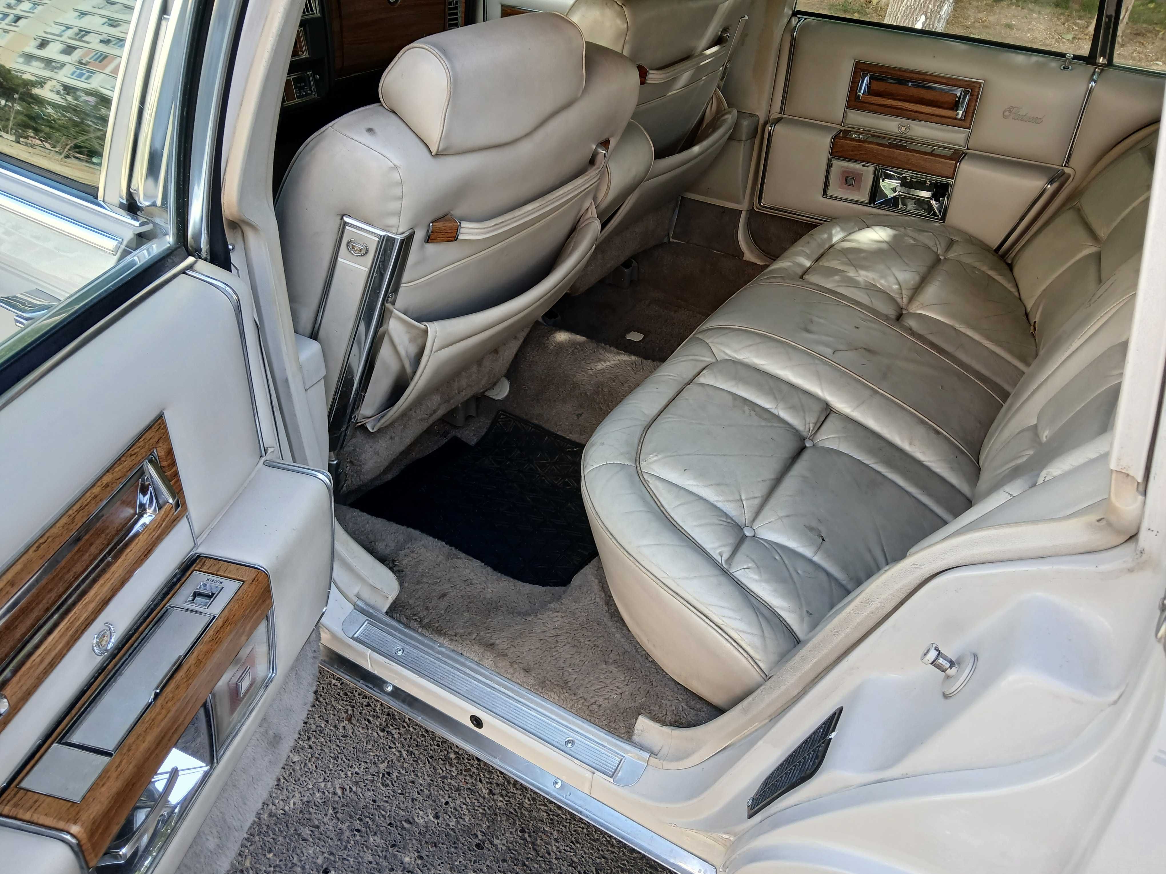 Cadillac fleetwood brougham 1984