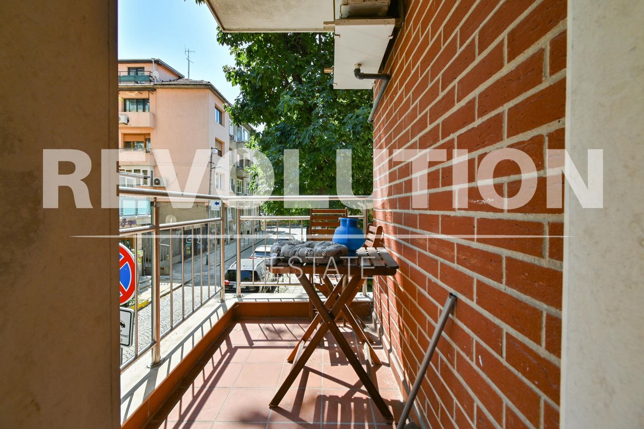 Дава се под наем Тристаен апартамент в София, Център - 110 кв.м за 850 € - Снимка #12