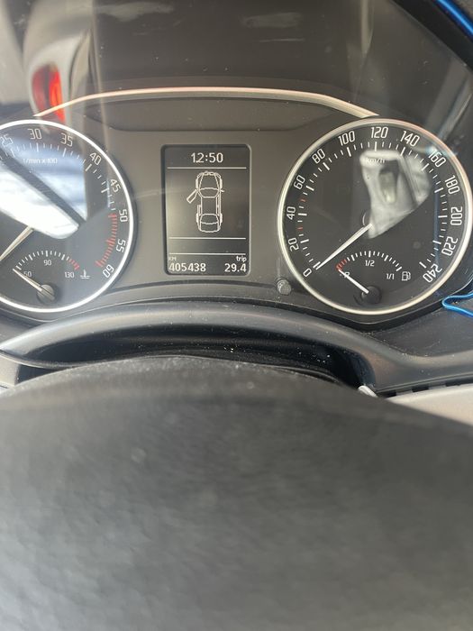 Taxi-Шкода Октавиа 2012 година.Автомат ДСЖ 1.6 TDI 105 конско сили