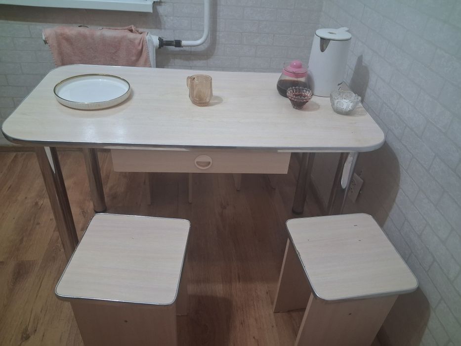 Продам стол со стуль