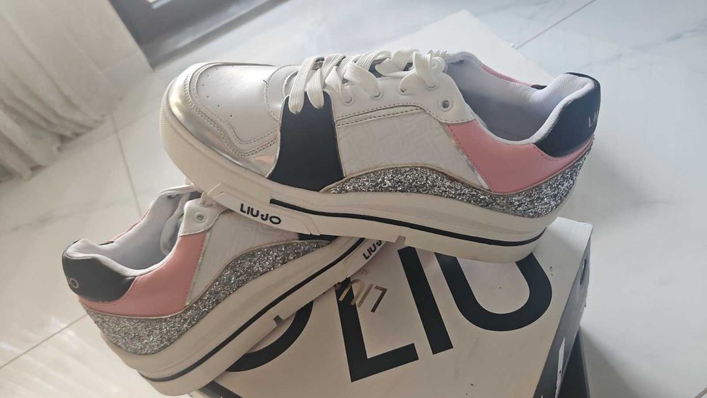 Оригинални маркови обувки